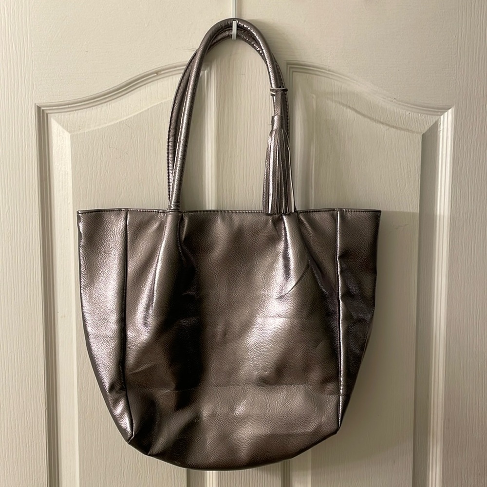 Silver Faux Leather Ultra Chi Tote Handbag Purse